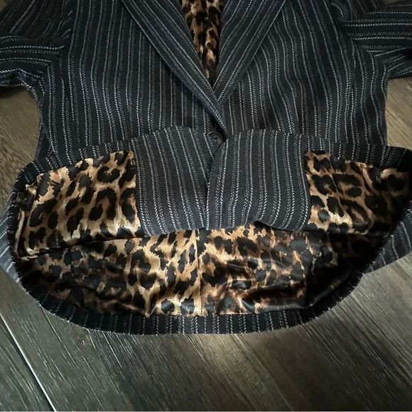 CAbi black pinstripe tailored blazer jacket women's 6 animal print lining - Picture 5 of 9